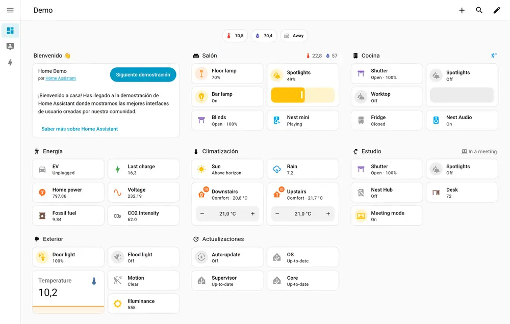 Panel de Home Assistant con las tarjetas de salón, cocina, energía, climatización y estudio, controlando luces, persianas, termostatos y sensores de la casa